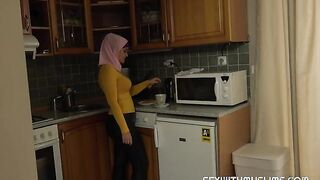Muslim woman in hijab got cum on face instead of breakfast