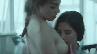 Lampas Langit Christine Bermas