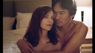 Isabelle Huppert Nude Tits "Sidonie in Japan" 2024 / Isabelle Huppert seins nus "Sidonie au Japon"