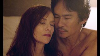 Isabelle Huppert Nude Tits "Sidonie in Japan" 2024 / Isabelle Huppert seins nus "Sidonie au Japon"