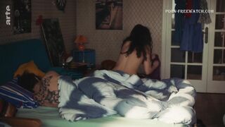 Nina Aboutajedyne Nude Tits Sex Scenes Amours solitaires S2 2024 / Nina Aboutajedyne Nue Seins Scènes de sexe Amours solitaires