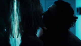 Adèle Exarchopoulos Nude Tits (NipSlip) Sex Scene "Beating Hearts" 2025 / Adèle Exarchopoulos seins nus (NipSlip) Scène de sexe "L'Amour ouf"