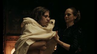 Lea Myren Nude Tits "The Ugly Stepsister" 2025 / Lea Myren Nakne Pupper "Den Stygge Stesøsteren"