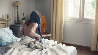 Isabelle Carré Nude Tits  "La fille d’un grand amour" 2025 / Isabelle Carré Seins Nus