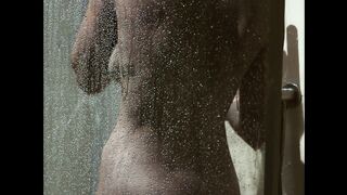 Gaia Weiss Nude Tits Sex Scenes "Animal Within" 2025 / Gaia Weiss nue et seins nus