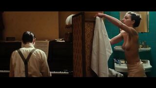 Pia LaGrange Nude Tits "Le Choix du Pianiste" 2025 / Pia LaGrange seins nus