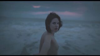 Daphne Patakia Nude Tits "Belladone" 2025 / Daphné Patakia seins nus