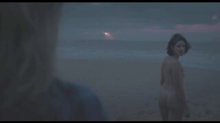 Daphne Patakia Nude Tits "Belladone" 2025 / Daphné Patakia seins nus