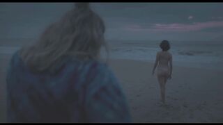 Daphne Patakia Nude Tits "Belladone" 2025 / Daphné Patakia seins nus