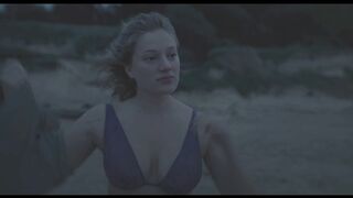 Daphne Patakia Nude Tits "Belladone" 2025 / Daphné Patakia seins nus