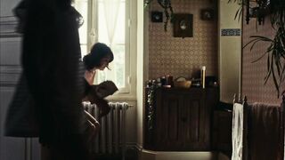 Zabou Breitman, Billie Blain Nude Tits "Cassandre" 2024 / Zabou Breitman, Billie Blain Seins Nus
