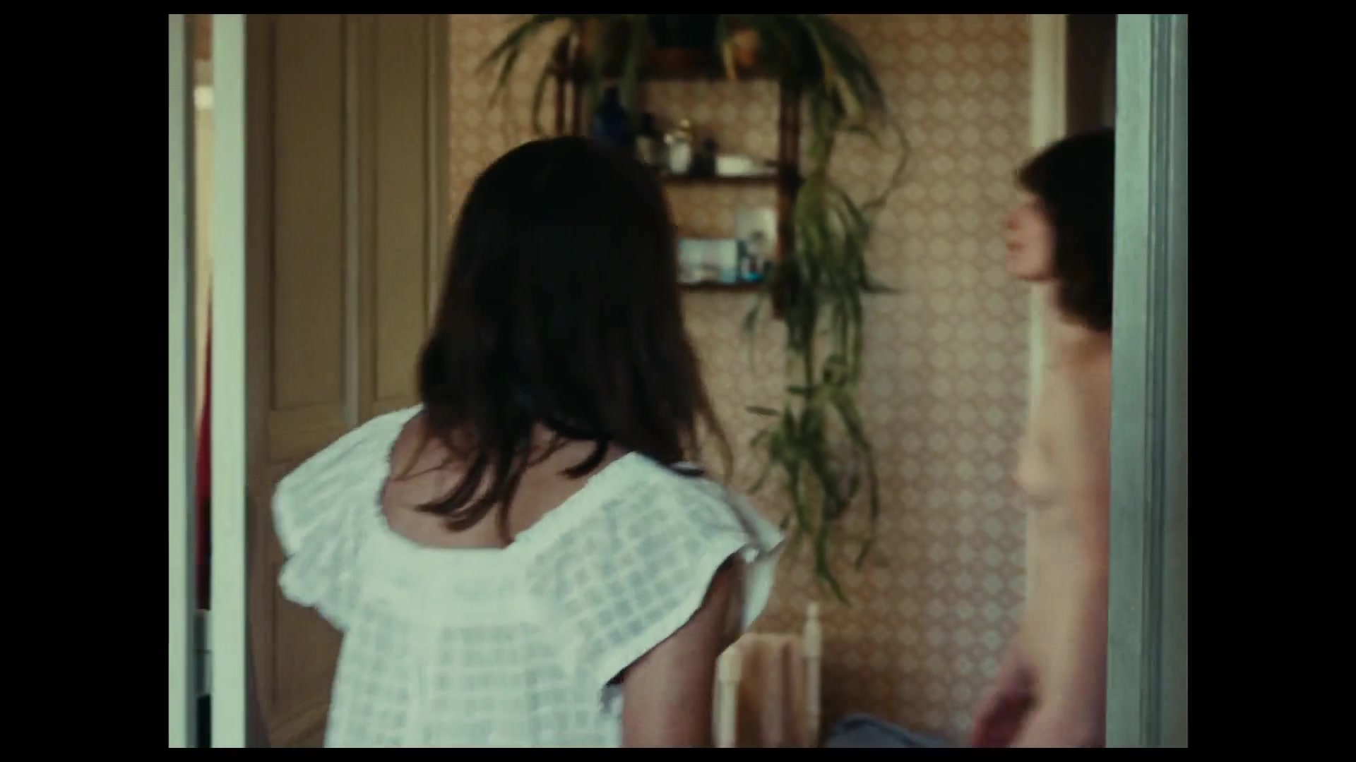 Zabou Breitman, Billie Blain Nude Tits "Cassandre" 2024 / Zabou Breitman, Billie Blain Seins Nus