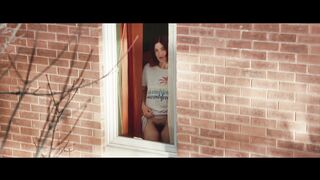 Karine Gonthier-Hyndman, Laurence Leboeuf Nude Tits "Deux femmes en or" 2025 / Karine Gonthier-Hyndman, Laurence Leboeuf Seins Nus
