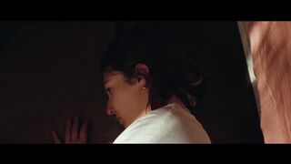 Karine Gonthier-Hyndman, Laurence Leboeuf Nude Tits "Deux femmes en or" 2025 / Karine Gonthier-Hyndman, Laurence Leboeuf Seins Nus