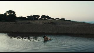 Daphné Patakia Nude Tits Sex Scene "Our Wildest Days" 2025 / Daphné Patakia nue, seins nus, scène de sexe