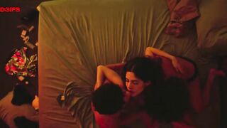 Julia Dalavia, Julianna Gerais Nude Tits Sex Scene "Dias Perfeitos" 2025 S1 / Julia Dalavia, Julianna Gerais Cena de Sexo com Peitos Nus