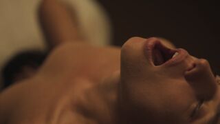 Bruna Linzmeyer Nude Tits Sex Scenes "Oxygen Masks Will Not Drop Down Automatically" S1Ep1 2025 / Bruna Linzmeyer Cenas de sexo com seios nus "Máscaras de Oxigênio Não Cairão Automaticamente"