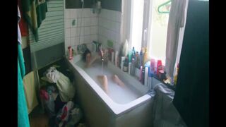 Maria Cavalier-Bazan Nude Tits "Heads or Fails" 2024 / Maria Cavalier-Bazan Seins Nus "Aimer perdre"