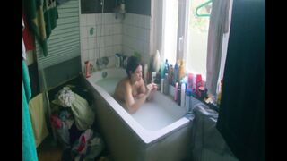 Maria Cavalier-Bazan Nude Tits "Heads or Fails" 2024 / Maria Cavalier-Bazan Seins Nus "Aimer perdre"
