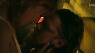 Sallie Harmsen Nude Tits Sex Scene "Suga" S1Ep1 2025 / Sallie Harmsen Naakte Tieten Seksscène