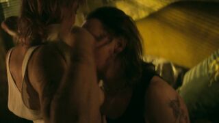 Sallie Harmsen Nude Tits Sex Scene "Suga" S1Ep1 2025 / Sallie Harmsen Naakte Tieten Seksscène
