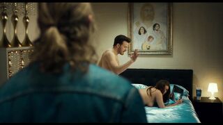 Aubrey Plaza, Margaret Qualley, Lera Abova, Layne Lazor, Grace Lord, Sarah J Bartholomew, Silvia Bond Nude Tits Sex Scenes "Honey Don't" 2025 HD