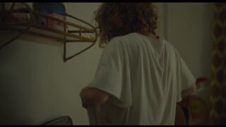 María Vázquez Nude Tits "Los pequeños amores" 2024 / María Vázquez Desnuda Tetas