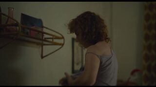 María Vázquez Nude Tits "Los pequeños amores" 2024 / María Vázquez Desnuda Tetas