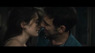 Pilar Fogliati Nude Tits Sex Scene "Follemente" 2025 / Pilar Fogliati Nuda Tette Scena di Sesso