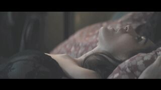 Pilar Fogliati Nude Tits Sex Scene "Follemente" 2025 / Pilar Fogliati Nuda Tette Scena di Sesso