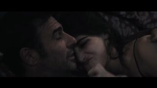 Pilar Fogliati Nude Tits Sex Scene "Follemente" 2025 / Pilar Fogliati Nuda Tette Scena di Sesso