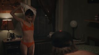 Zoë Kravitz Nude Tits Sex Scenes "Caught Stealing" 2025 4K
