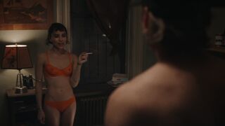 Zoë Kravitz Nude Tits Sex Scenes "Caught Stealing" 2025 4K