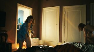 Jella Haase, Narges Rashidi, Jule Boewe Nude Tits "#Schwarze Schafe" 2025 / Jella Haase, Narges Rashidi, Jule Boewe Nackte Titten
