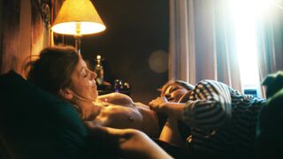 Jella Haase, Narges Rashidi, Jule Boewe Nude Tits "#Schwarze Schafe" 2025 / Jella Haase, Narges Rashidi, Jule Boewe Nackte Titten
