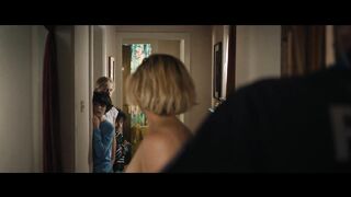Ophelia Kolb Nude Tits "Les Courageux" 2024 / Seins nus d'Ophélie Kolb