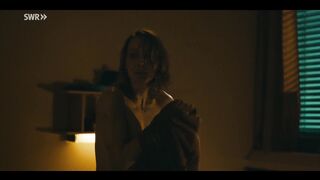 Magdalena Laubisch Nude Tits "Die Nichte des Polizisten" 2025 / Magdalena Laubisch Nackte Titten