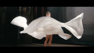 Alice Dufour Nude Tits "Montmartre" S1Ep6 2025 / Alice Dufour Seins nus