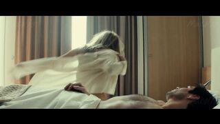 Nadia Tereszkiewicz Nude Tits Sex Scene "Two Pianos" 2025 / Nadia Tereszkiewicz, seins nus, scène de sexe « Deux pianos »