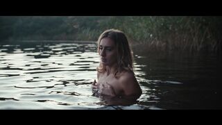Rosa Jaranovic, Gitte von G, Maji Claire, Nadine Helene Aggerholm, etc. Nude Tits Sex Scenes "Solo Female" 2025 / Rosa Jaranovic, Gitte von G, Maji Claire, Nadine Helene Aggerholm osv. Nøgne bryster Sexscener
