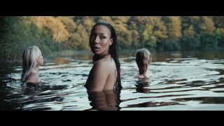 Rosa Jaranovic, Gitte von G, Maji Claire, Nadine Helene Aggerholm, etc. Nude Tits Sex Scenes "Solo Female" 2025 / Rosa Jaranovic, Gitte von G, Maji Claire, Nadine Helene Aggerholm osv. Nøgne bryster Sexscener