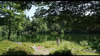 Liv Henneguier, Clara Bretheau Nude Tits "Dammen" 2025 / Liv Henneguier, Clara Bretheau seins nus