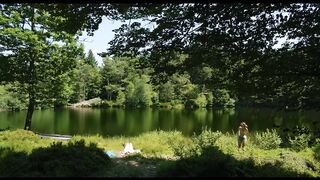 Liv Henneguier, Clara Bretheau Nude Tits "Dammen" 2025 / Liv Henneguier, Clara Bretheau seins nus