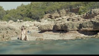 Lorena López, Mireia Perez Nude Tits "Les Vacances de Mara" 2023 / Lorena López, Mireia Pérez Desnuda Tetas