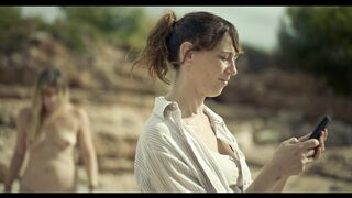 Lorena López, Mireia Perez Nude Tits "Les Vacances de Mara" 2023 / Lorena López, Mireia Pérez Desnuda Tetas