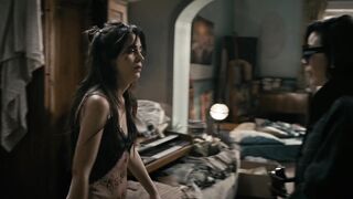 Cassandra Ciangherotti Nude Tits "The Follies" 2025 / Cassandra Ciangherotti desnuda tetas "Las Locuras"