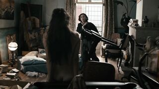 Cassandra Ciangherotti Nude Tits "The Follies" 2025 / Cassandra Ciangherotti desnuda tetas "Las Locuras"