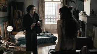 Cassandra Ciangherotti Nude Tits "The Follies" 2025 / Cassandra Ciangherotti desnuda tetas "Las Locuras"