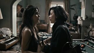 Cassandra Ciangherotti Nude Tits "The Follies" 2025 / Cassandra Ciangherotti desnuda tetas "Las Locuras"