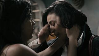 Cassandra Ciangherotti Nude Tits "The Follies" 2025 / Cassandra Ciangherotti desnuda tetas "Las Locuras"